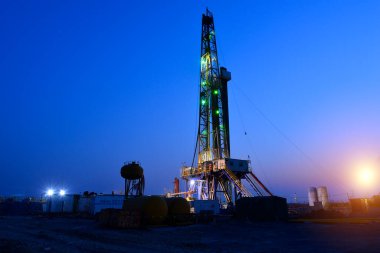 İşletim platformunda petrol sondaj platformu