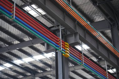 Fabrika makineleri ve aksesuar kombinasyonu