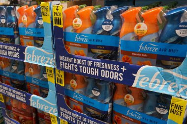 Albuquerque, New Mexico, ABD 'deki Sam' s Club süpermarketinin rafında bulunan Febreze marka oda spreyi paketleri.