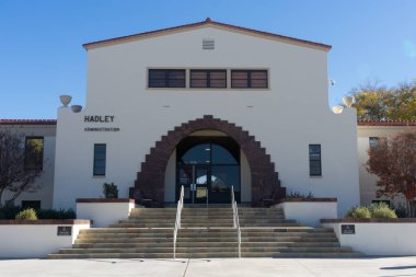 Hadley Yönetim binasının dış cephesi Las Cruces, New Mexico Üniversitesi kampüsü, ABD