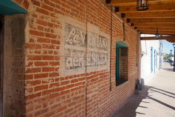 Eski Mesilla Plaza, New Mexico, ABD 'deki tarihi Maurin Binası' nın dışında 