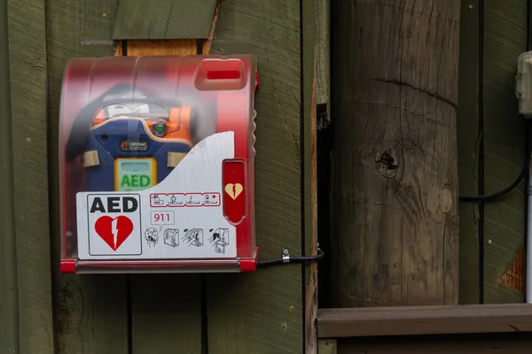 Güvercin Forge, Tennessee, ABD Dollywood tema parkında acil durum AED defibrilatörü