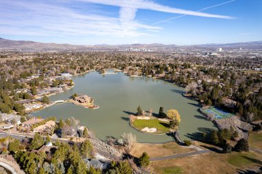 RENO, NEVADA, UNITED STATES - 15 Şubat 2026: Stanley Gölü, Renos şehir merkezine yakın özel bir göldür. Yüksek kalite fotoğraf