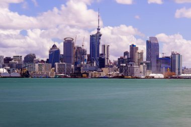 Yeni Zelanda, 2022-11-04. Auckland manzarası. Şehir merkezindeki gökyüzü çizgisi. Fotoğraf: Jean-Marc VİGNERES