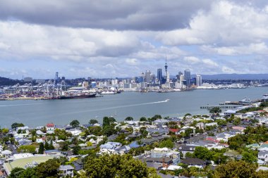 Yeni Zelanda, 2022-11-03. Limanın ve Auckland şehrinin görüntüsü. Fotoğraf: Jean-Marc ViGNERES