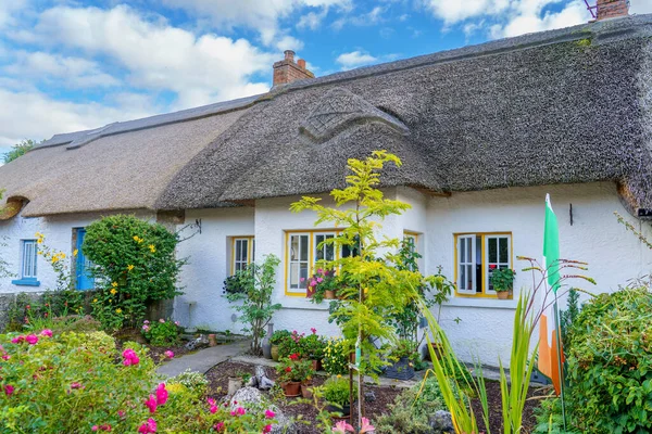IRELAND,2022-09-15. Sazdan çatılı bir İrlanda evi. Fotoğraf: Jean-Marc ViGNERES / IRELANDE, 2022-09-15. Maison onu tekrar şoka sokmaya çalışıyor. Fotoğraf: Jean-marc ViGNERES