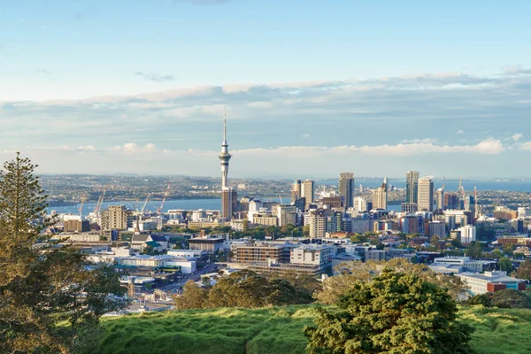 Yeni Zelanda, 2022-11-04. Auckland manzarası. Şehir merkezindeki şehir silüeti. Fotoğraf: Jean-Marc ViGNERES
