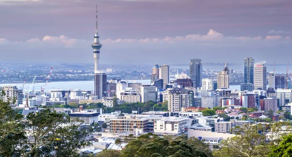 Yeni Zelanda, 2022-11-04. Auckland manzarası. Şehir merkezindeki şehir silüeti. Fotoğraf: Jean-Marc ViGNERES