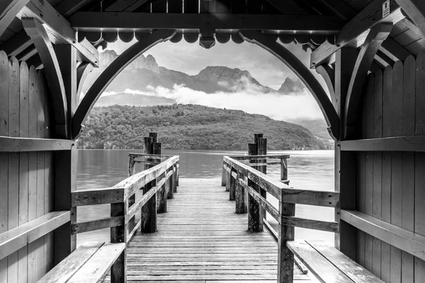 Fransa, 2024-09-04. Annecy Gölü 'nün batı kıyısındaki Saint-Jorioz iskelesinde. Fotoğraf: Jean-Marc Vigneres.