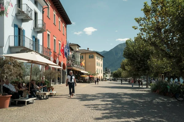 Ascona, Suisse2024-09-13. Ascona 'daki Maggiore Gölü kıyısında yürü. Fotoğraf: Jean-Marc Vigneres