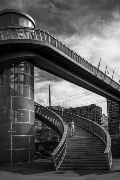 Zürih, Suisse, 2024-09-07. Negrelli Köprüsü, Zürih 'in ana tren istasyonunun tren raylarını kapsayan bir yaya köprüsü. Fotoğraf: Jean-Marc Vigneres.
