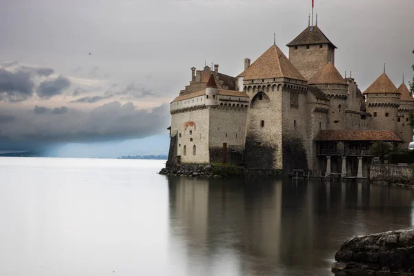 Montreux, Suisse,2024-09-05. Chillon Şatosu, Geneva Gölü kıyısında muhteşem bir tarihi anıt. Fotoğraf: Jean-Marc Vigneres.