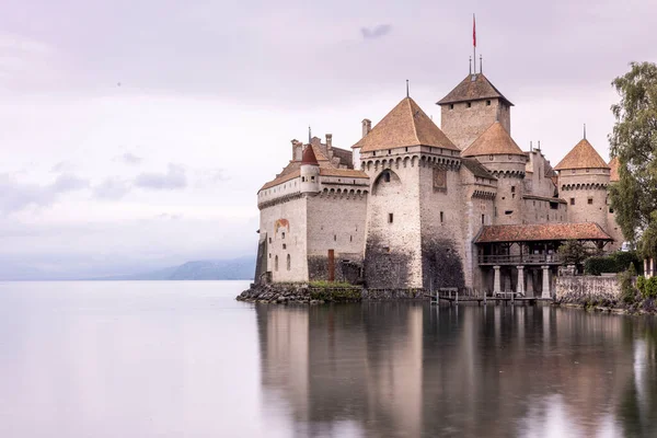 Montreux, Suisse,2024-09-05. Chillon Şatosu, Geneva Gölü kıyısında muhteşem bir tarihi anıt. Fotoğraf: Jean-Marc Vigneres.