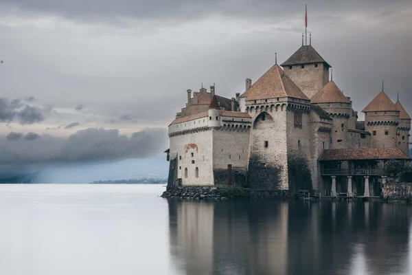 Montreux, Suisse,2024-09-05. Chillon Şatosu, Geneva Gölü kıyısında muhteşem bir tarihi anıt. Fotoğraf: Jean-Marc Vigneres.