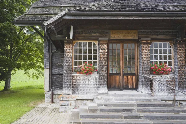 SUISSE,2024-09-05. Les Mosse 'daki kilise Heimatstil tarzında ağırlıklı olarak ahşaptan yapılmıştır. Fotoğraf: Jean-Marc Vigneres.