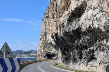 Cap Roux dağ geçidi, Fransa 'da denizin yanı sıra, Eze kasabası