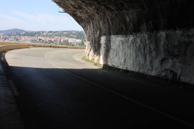 Cap Roux dağ geçidi, Fransa 'da denizin yanı sıra, Eze kasabası