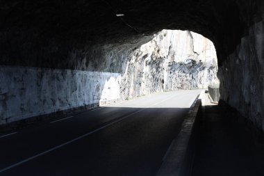 Cap Roux dağ geçidi, Fransa 'da denizin yanı sıra, Eze kasabası