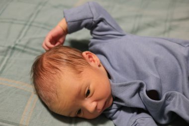 Bir kaç gün sonra yeni bir bebek doğdu, tatlı bir oğlan.