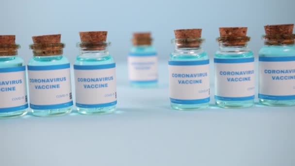 Koronavirüs aşısı covid-19 'un geliştirilmesi ve üretilmesi. Covid-19 koronası — Stok video