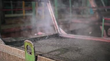 Endüstriyel üretim, fabrikada sıcak buhar tankı, fabrika, metal kaplar.