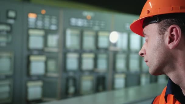 Engineer wearing an orange protective mask, finger press button controling cnc — Stock Video