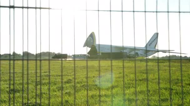 Loaded onto antonov an-124 aircraft for transport. Long-range transport plane — Stock Video