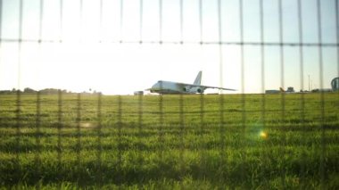 Taşıma için Antonov an-124 uçağına yüklendi. Uzun menzilli ağır ulaşım