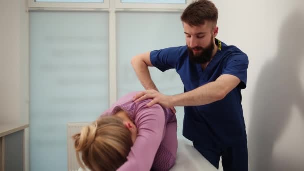 Neck pain, chiropractic back adjustment. Osteopathy, acupressure, injury — Stock Video