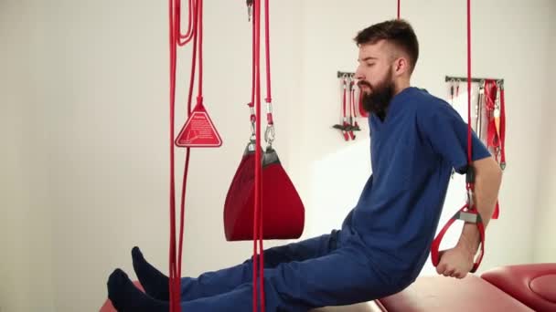 Physiotherapist doing a back treatment to the patient in physiotherapy room. — Stock Video