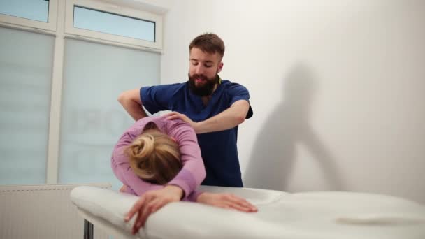 Chiropractic adjustment. Woman suffering from neck pain. Professional massage — Stock Video