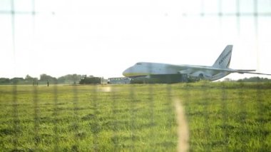 Taşıma için Antonov an-124 uçağına yüklendi. Uzun menzilli ağır ulaşım