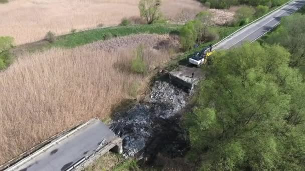 Broken bridge, crawler bagr at rivers broken road structure destroyed road — Stock video