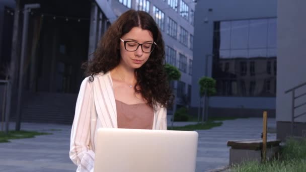 Reunião de videoconferência colegas empresários, trabalho on-line, videochamada — Vídeo de Stock