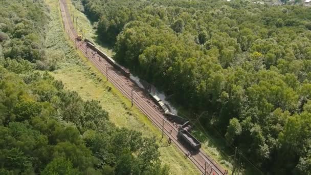 Arial görüş. Yük treni kazası, nakliye kazası, tren hasarı. — Stok video