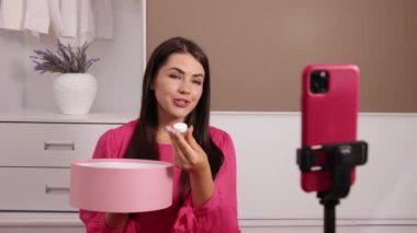 Alışveriş videoları, moda modası, internet e-ticaret konsepti