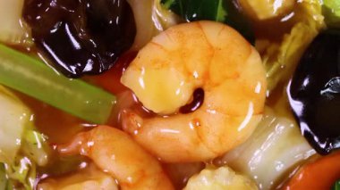 Deniz mahsulleri gomoku ankake don, Japon pilav kasesi deniz mahsulleri ve sebzelerle kaplı kalın ve lezzetli bir jöle.