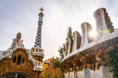 30 Kasım 2025 'te Barcelona' daki ikonik Plaza de Espana 'nın hava görüntüsü, Venedik Kulelerini ve etkin inşaat ile çevreleyen kentsel manzarayı gözler önüne seriyor.