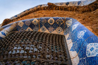 30 Kasım 2025 'te Barcelona' daki ikonik Plaza de Espana 'nın hava görüntüsü, Venedik Kulelerini ve etkin inşaat ile çevreleyen kentsel manzarayı gözler önüne seriyor.