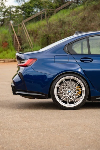 Mavi BMW M3 müsabaka arka tekerlek, spor sedan dış detay asfaltlı zemin