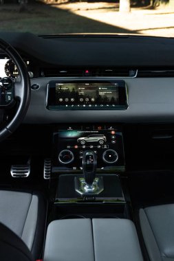 Gri Range Rover Evoque bilgi işleme sistemi, Lüks SUV merkez konsolu görüntüleme
