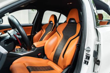 Beyaz BMW M3 yarışması ön koltuklar, spor sedan Kyalami Turuncu deri kova koltuklar