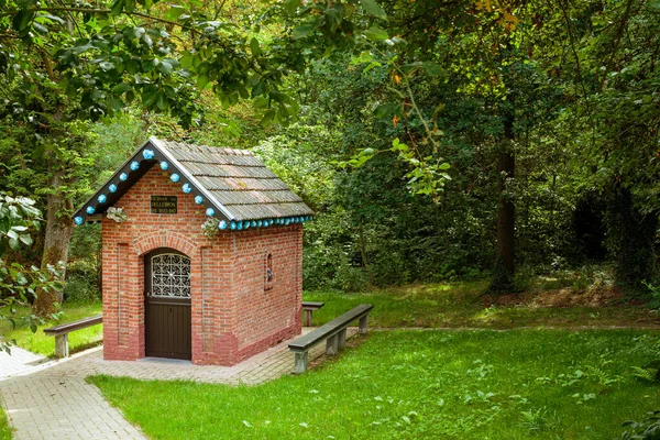 Kortenaken Flandres Bélgica Julho 2017 Pequena Capela Tijolos Onze Lieve — Fotografia de Stock