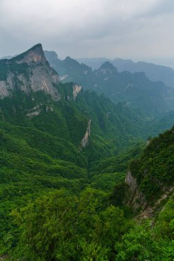 Zhangjiajie, Çin 'deki Tianmen Dağı. Yüksek kalite fotoğraf