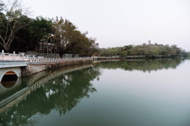 Tayland şehrindeki parkın güzel manzarası