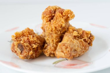 Soslu kızarmış tavuk.