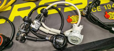 Ipoh, Malezya-1 Ocak 2026.a Cressi MC9 Compact + Octopus Compact Regulator scuba paylaşım için ayarlandı. Bu düzenleyiciler hafif ve küçük bir boyutta yüksek performans arayan dalgıçlar için tasarlandı..