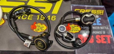 Ipoh, Malezya-1 Ocak 2026.Cressi marka tüplü dalış düzenleyicileri, MC11 Zen ve T10 Master olmak üzere iki farklı modele sahiptir..