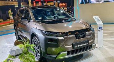 Singapur-10 Ocak 2026.a Subaru e-Outback elektrikli araç konsept otomobili, Asya pazarı için özel bir ön gösterim olarak Singapur Motor Fuarı 'nda sergilendi..