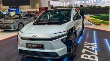 Singapur-10 Ocak 2026.a Toyota bZ4X, pil elektrikli kompakt SUV..